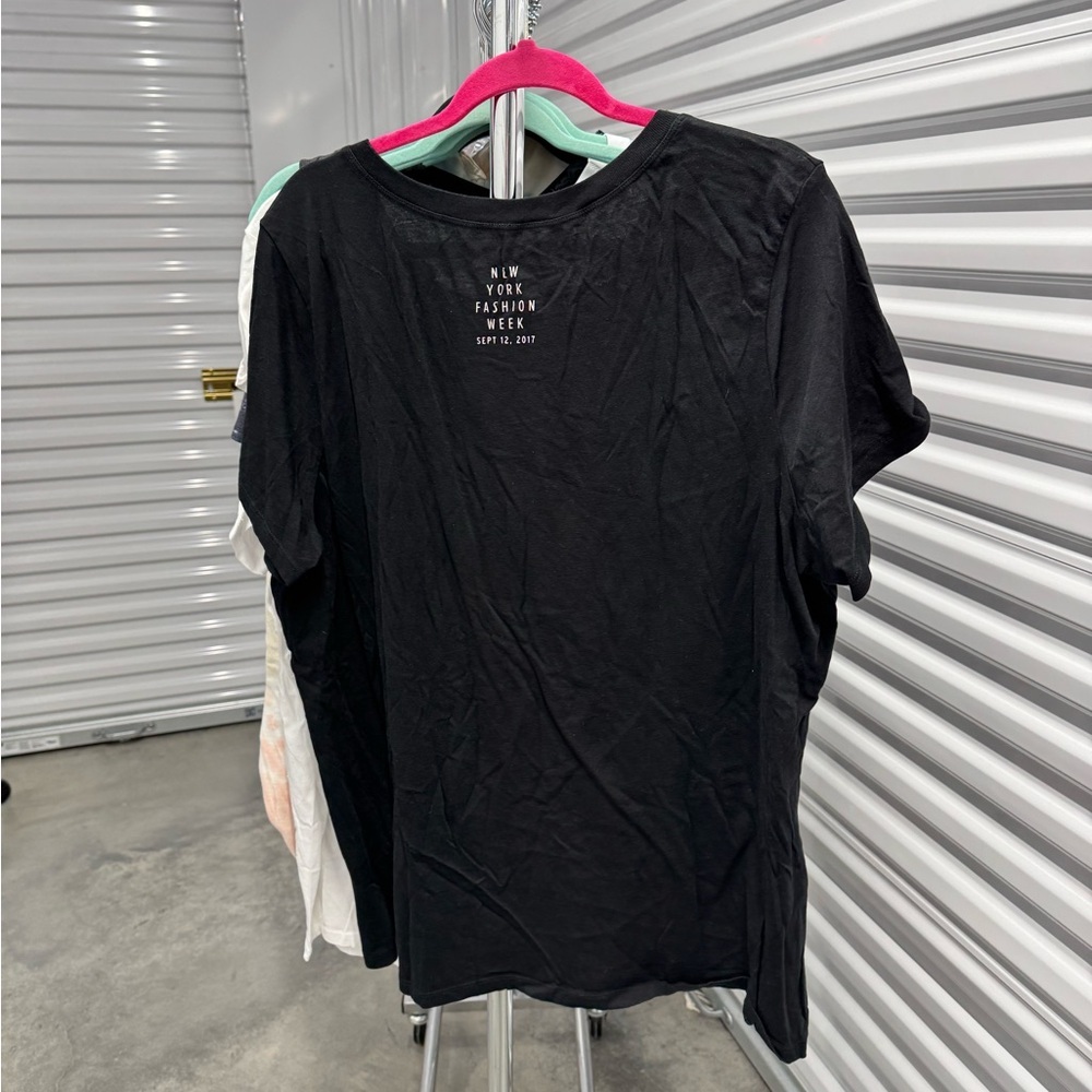 Torrid | 2017 New York Fashion Week Tee | size 3 - Picture 3 of 3